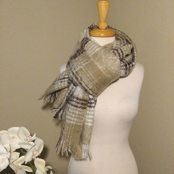 Charming Charlie Plaid Blanket Scarf Wrap - Picture 5 of 12
